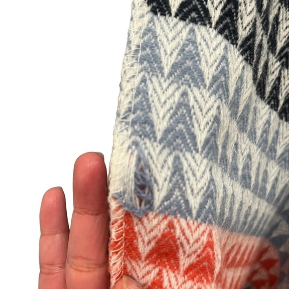 NWT Women’s BCBGeneration Striped Aztec Bohemian Print Wrap - Picture 7 of 8